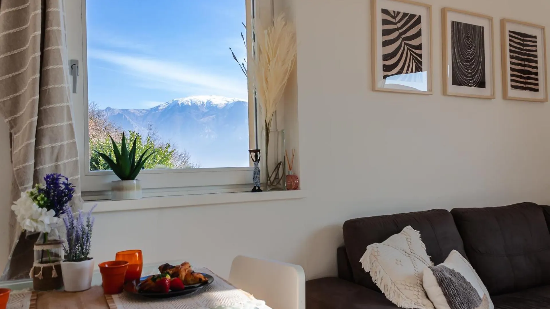 Mia Isola With Lake View, Garden And Swimming Pool Parzanica