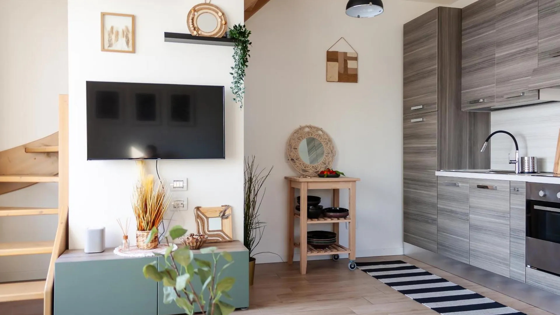 Mia Isola With Lake View, Garden And Swimming Pool Parzanica
